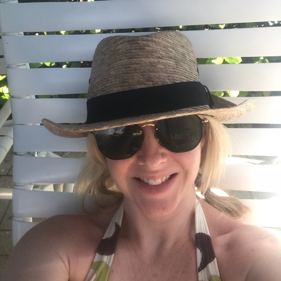 Meet your Posher, Stephanie - Picture 1 of 1